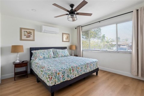 House in Largo, Florida 4 bedrooms, 122.45 sq.m. № 1833293 - photo 17