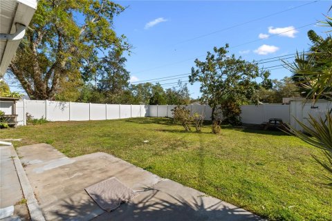 House in Largo, Florida 4 bedrooms, 122.45 sq.m. № 1833293 - photo 27