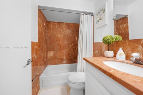 Villa ou maison à vendre à Miami, Floride: 3 chambres, 167.69 m2 № 2026814 - photo 16