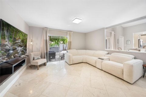 Villa ou maison à vendre à Miami, Floride: 3 chambres, 167.69 m2 № 2026814 - photo 11