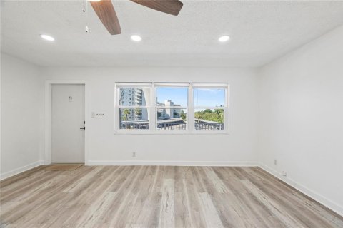 Condominio en venta en Pompano Beach, Florida, 1 dormitorio, 61.5 m2 № 2174186 - foto 21