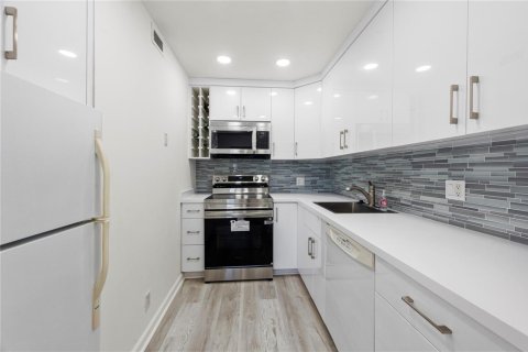 Condominio en venta en Pompano Beach, Florida, 1 dormitorio, 61.5 m2 № 2174186 - foto 19
