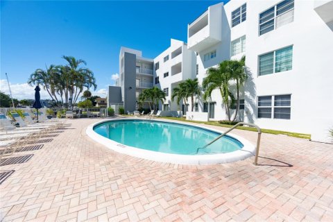 Condominio en venta en Pompano Beach, Florida, 1 dormitorio, 61.5 m2 № 2174186 - foto 12