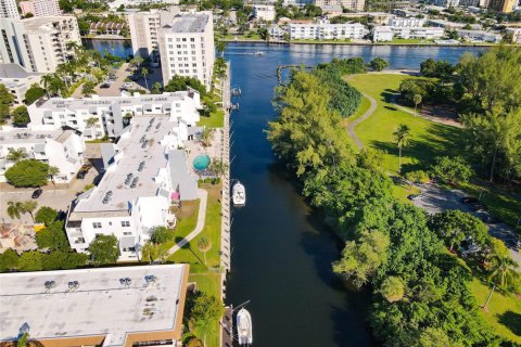Condominio en venta en Pompano Beach, Florida, 1 dormitorio, 61.5 m2 № 2174186 - foto 17