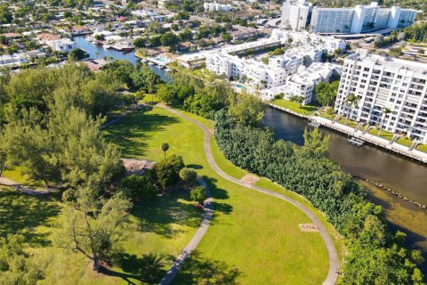 Condominio en venta en Pompano Beach, Florida, 1 dormitorio, 61.5 m2 № 2174186 - foto 10