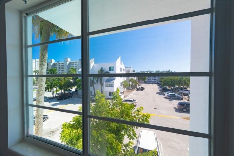 Condominio en venta en Pompano Beach, Florida, 1 dormitorio, 61.5 m2 № 2174186 - foto 11