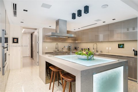 Condo in Surfside, Florida, 4 bedrooms  № 1963778 - photo 11