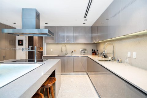 Condo in Surfside, Florida, 4 bedrooms  № 1963778 - photo 13