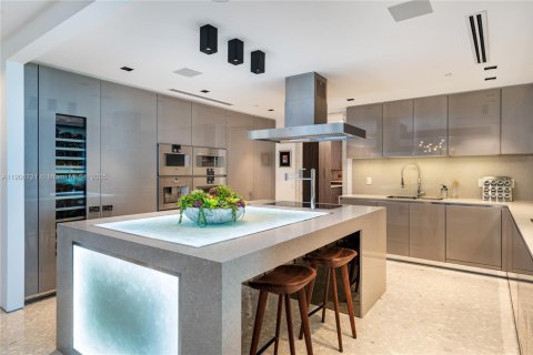 Condo in Surfside, Florida, 4 bedrooms  № 1963778 - photo 12