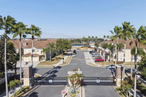 Adosado en venta en Kissimmee, Florida, 3 dormitorios, 162.49 m2 № 2157991 - foto 2