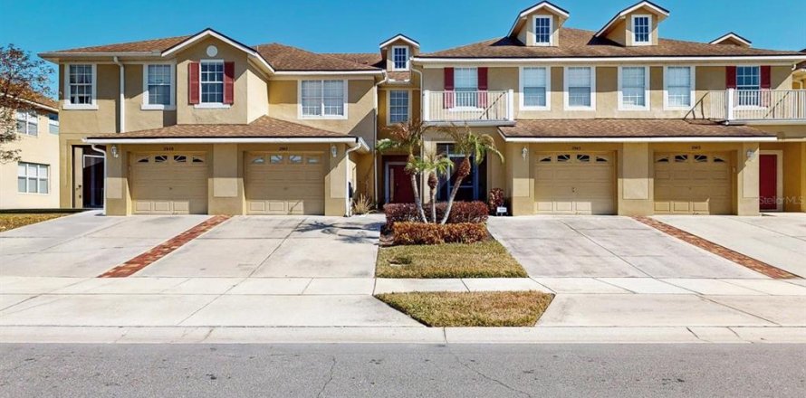 Adosado en Kissimmee, Florida 3 dormitorios, 162.49 m2 № 2157991