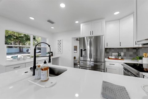 House in Tampa, Florida 3 bedrooms, 138.42 sq.m. № 1804871 - photo 6