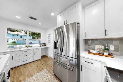 House in Tampa, Florida 3 bedrooms, 138.42 sq.m. № 1804871 - photo 3