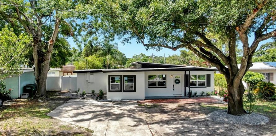 House in Tampa, Florida 3 bedrooms, 138.42 sq.m. № 1804871