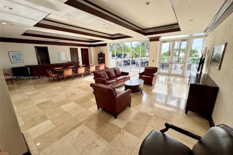 Condominio en venta en Surfside, Florida, 2 dormitorios, 161.65 m2 № 1934912 - foto 10