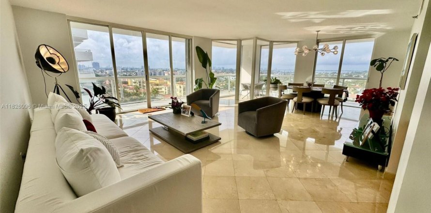 Condominio en Surfside, Florida, 2 dormitorios  № 1934912