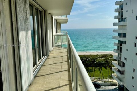 Condominio en venta en Surfside, Florida, 2 dormitorios, 161.65 m2 № 1934912 - foto 6