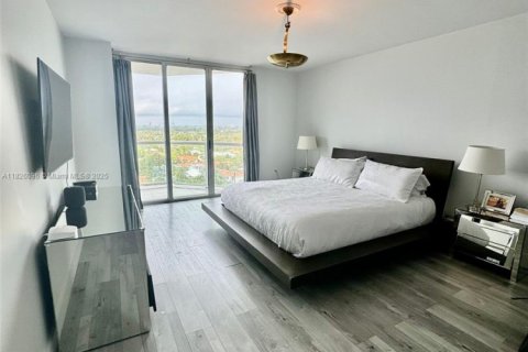 Condominio en venta en Surfside, Florida, 2 dormitorios, 161.65 m2 № 1934912 - foto 2