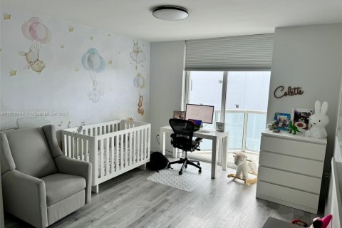 Condominio en venta en Surfside, Florida, 2 dormitorios, 161.65 m2 № 1934912 - foto 3