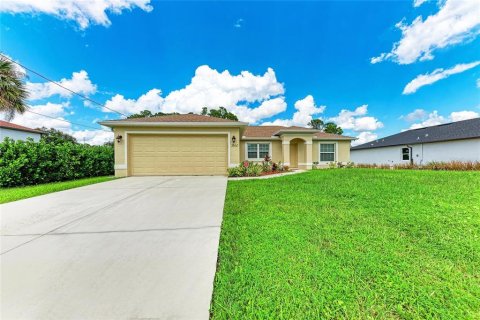 Casa en alquiler en North Port, Florida, 3 dormitorios, 132.57 m2 № 1912404 - foto 1