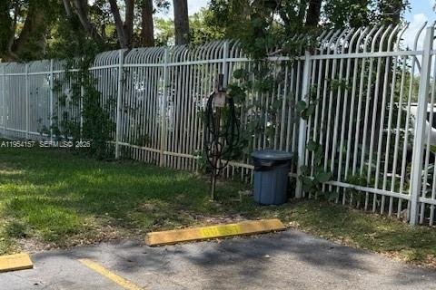 Condo in Lauderhill, Florida, 2 bedrooms  № 2012080 - photo 27