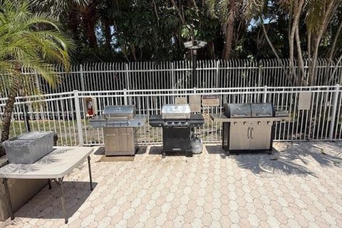 Condo in Lauderhill, Florida, 2 bedrooms  № 2012080 - photo 22