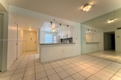 Condo in Lauderhill, Florida, 2 bedrooms  № 2012080 - photo 8