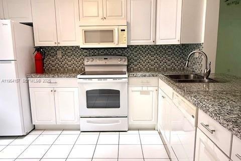 Condo in Lauderhill, Florida, 2 bedrooms  № 2012080 - photo 6