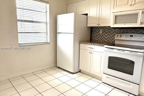 Condo in Lauderhill, Florida, 2 bedrooms  № 2012080 - photo 7