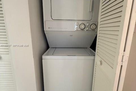 Condo in Lauderhill, Florida, 2 bedrooms  № 2012080 - photo 17