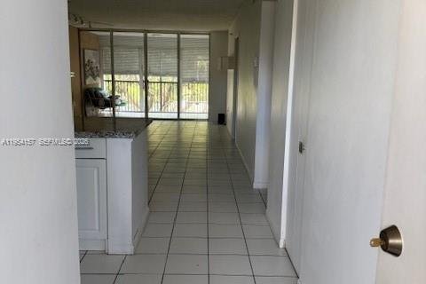 Condo in Lauderhill, Florida, 2 bedrooms  № 2012080 - photo 3