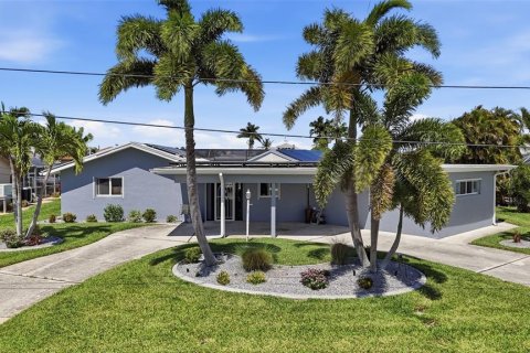 Casa en Punta Gorda, Florida 2 dormitorios, 165.46 m2 № 2123579