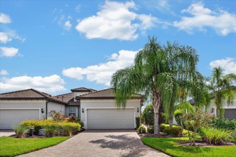 House in Lakewood Ranch, Florida 2 bedrooms, 145.39 sq.m. № 2362507