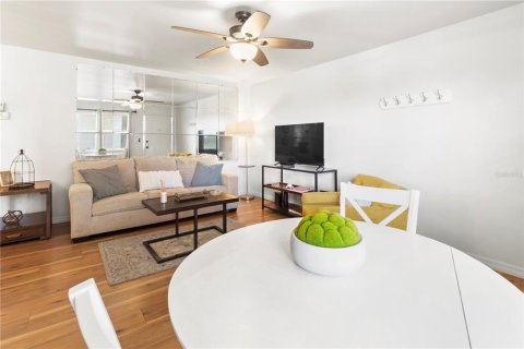 Condo in Bradenton, Florida, 1 bedroom  № 2148100 - photo 10