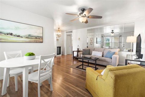 Condo in Bradenton, Florida, 1 bedroom  № 2148100 - photo 9