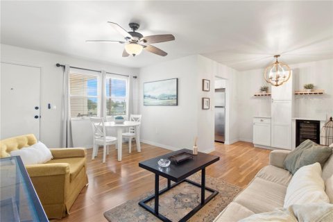 Condo in Bradenton, Florida, 1 bedroom  № 2148100 - photo 7