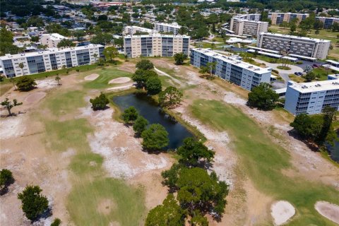 Condo in Bradenton, Florida, 1 bedroom  № 2148100 - photo 25