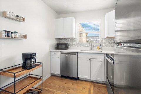 Condo in Bradenton, Florida, 1 bedroom  № 2148100 - photo 5