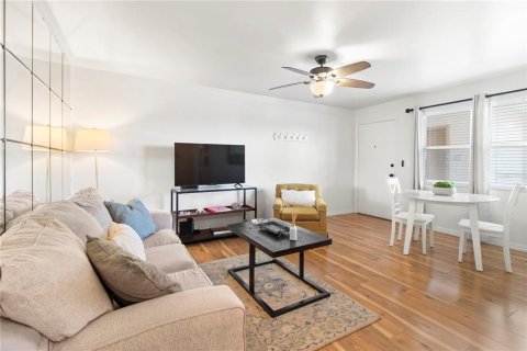 Condo in Bradenton, Florida, 1 bedroom  № 2148100 - photo 8