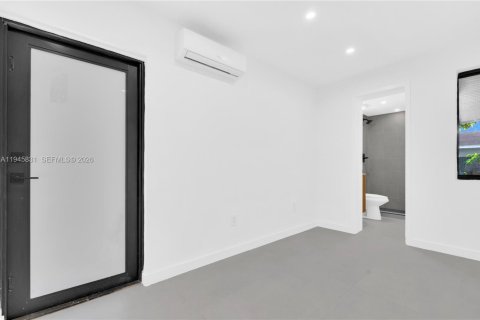 House in Miami, Florida 1 bedroom, 83.61 sq.m. № 2003191 - photo 6