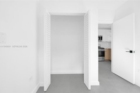 House in Miami, Florida 1 bedroom, 83.61 sq.m. № 2003191 - photo 5