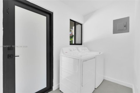 House in Miami, Florida 1 bedroom, 83.61 sq.m. № 2003191 - photo 7