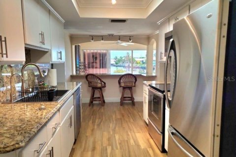 House in Punta Gorda, Florida 2 bedrooms, 121.33 sq.m. № 1855684 - photo 5