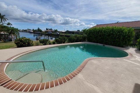 House in Punta Gorda, Florida 2 bedrooms, 121.33 sq.m. № 1855684 - photo 4