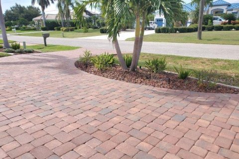 House in Punta Gorda, Florida 2 bedrooms, 121.33 sq.m. № 1855684 - photo 2