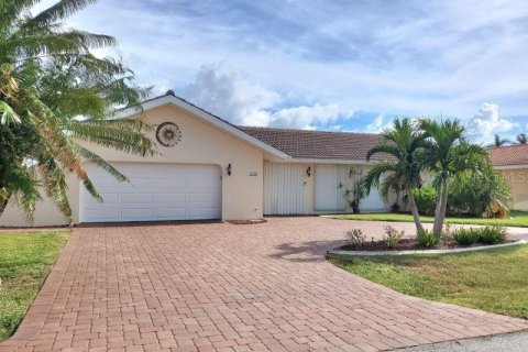 House in Punta Gorda, Florida 2 bedrooms, 121.33 sq.m. № 1855684 - photo 1