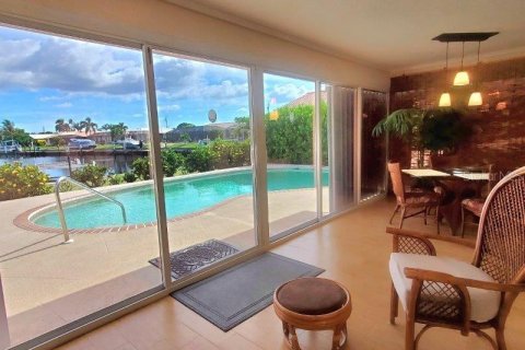 House in Punta Gorda, Florida 2 bedrooms, 121.33 sq.m. № 1855684 - photo 14