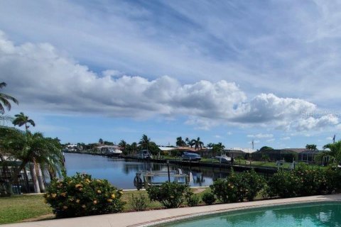 House in Punta Gorda, Florida 2 bedrooms, 121.33 sq.m. № 1855684 - photo 3