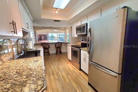 House in Punta Gorda, Florida 2 bedrooms, 121.33 sq.m. № 1855684 - photo 6