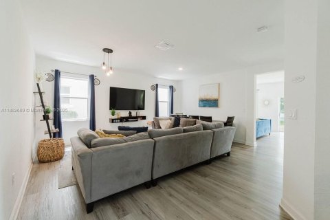 Casa en alquiler en Homestead, Florida, 3 dormitorios, 223.24 m2 № 1931950 - foto 4